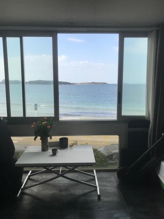 Appartement T2 les pieds dans l eau Vue Mer à Six-Fours-les-Plages Extérieur photo