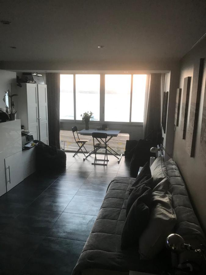 Appartement T2 les pieds dans l eau Vue Mer à Six-Fours-les-Plages Extérieur photo