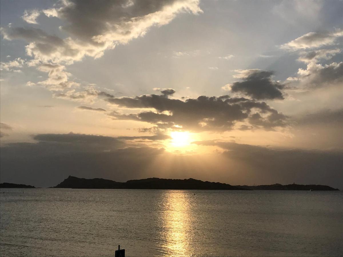 Appartement T2 les pieds dans l eau Vue Mer à Six-Fours-les-Plages Extérieur photo