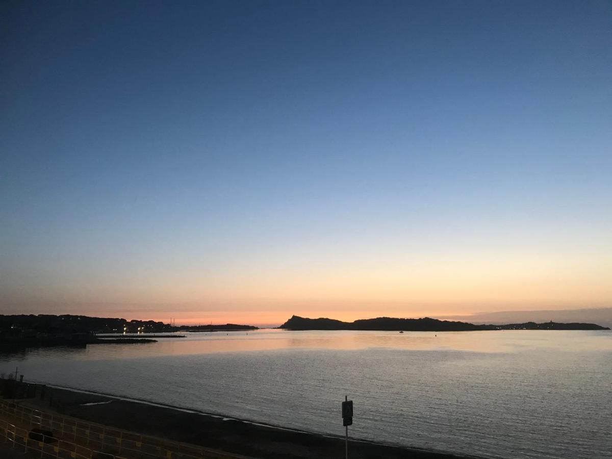 Appartement T2 les pieds dans l eau Vue Mer à Six-Fours-les-Plages Extérieur photo