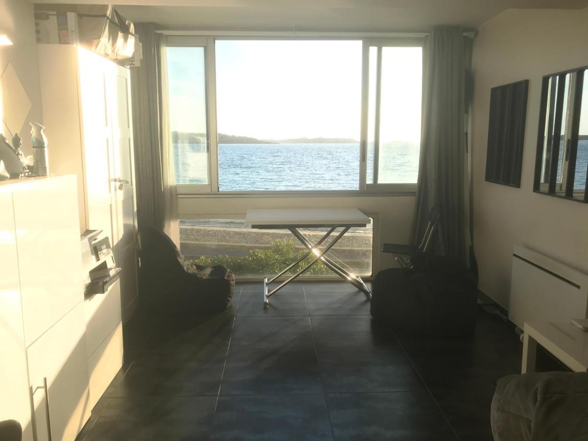 Appartement T2 les pieds dans l eau Vue Mer à Six-Fours-les-Plages Extérieur photo